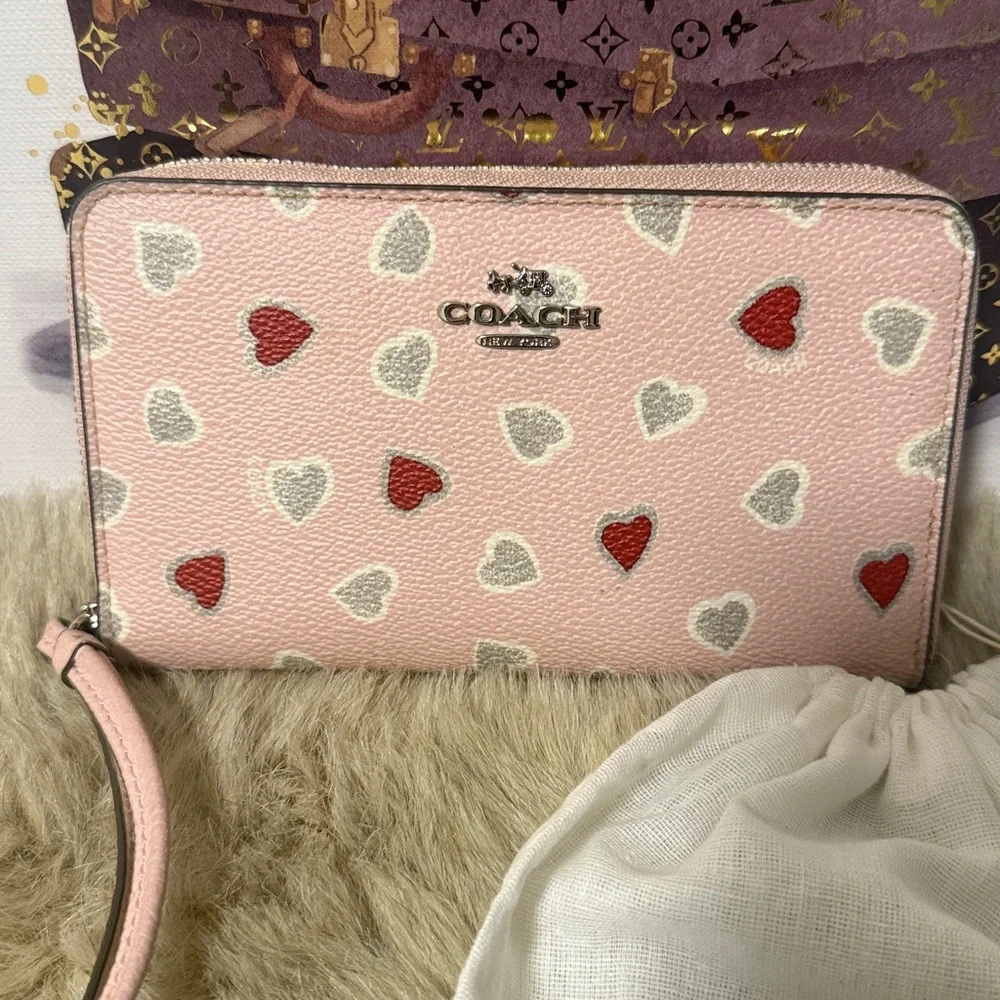 COACH Small Wristlet Clutch Leather With Heart Print Grey Pink Rare - Picture 2 of 8